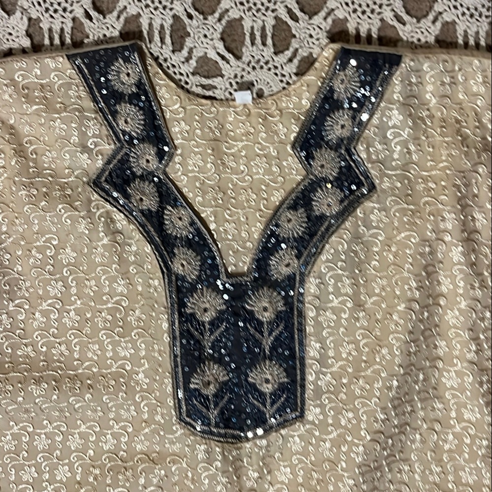 Beige And Black Patterned Top - image 2